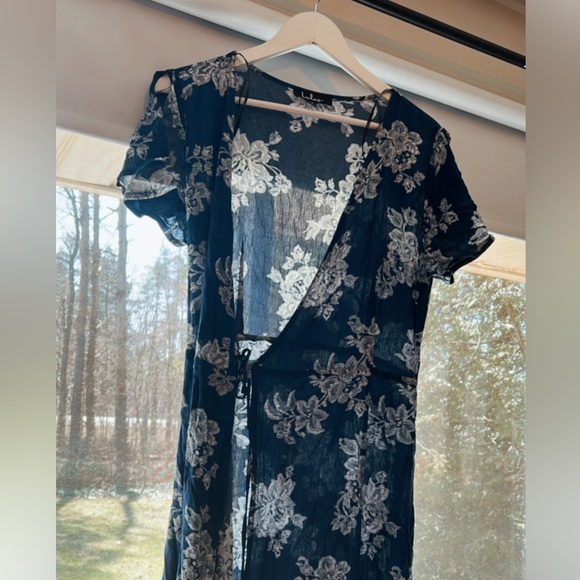 Blue Floral Lulu’s Wrap Dress - Picture 3 of 5